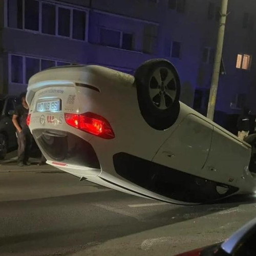 Accident grav în cartierul clujean Grigorescu, un Opel s-a răsturnat în urma impactului - FOTO