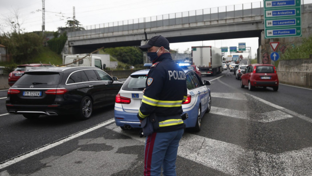 Italianca din Roma își abandonează copila pe marginea șoselei pentru o notă proastă la liceu
