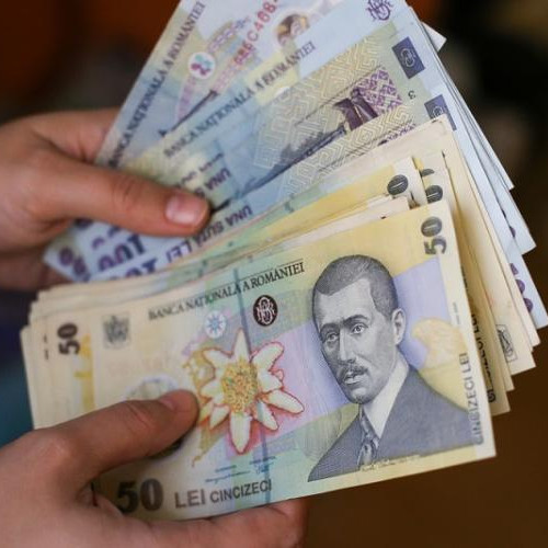 Un angajat bancar din Cluj, acuzat de spălare a banilor în valoare de 800,000 de lei furați de la clienți prin două firme deținute de membri ai familiei sale