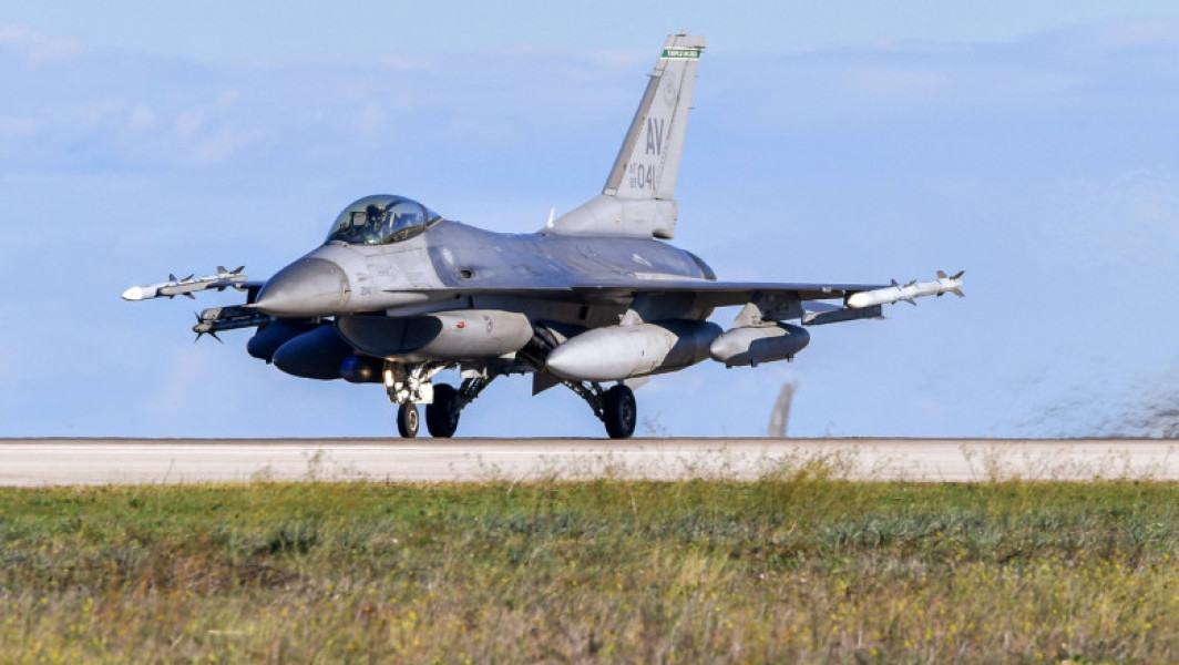 Danemarca permite Ucrainei să utilizeze avioane F-16 pentru a contracara atacurile Rusiei