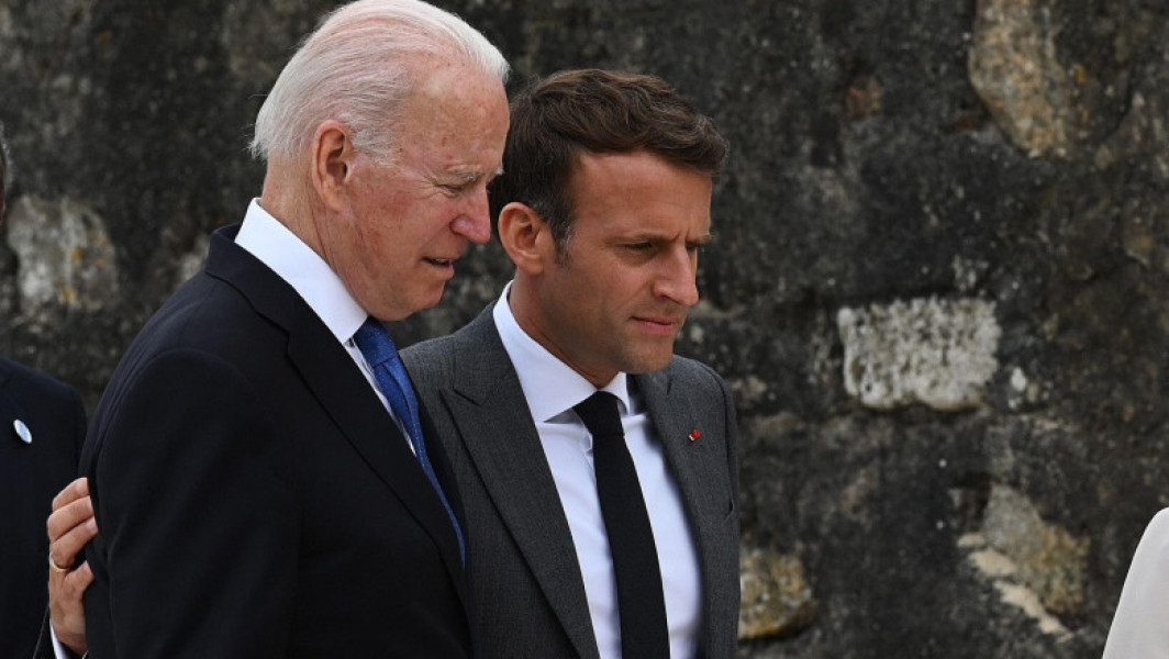 Joe Biden merge în prima sa vizită de stat în Franța, la invitația lui Emmanuel Macron