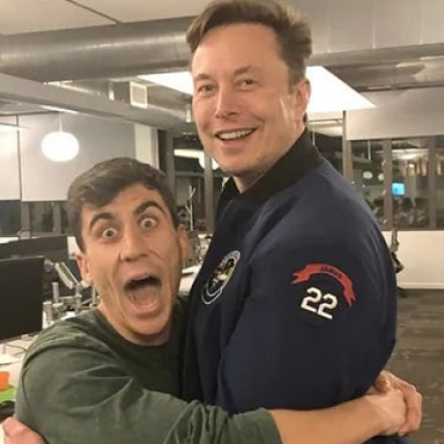 Un influencer devenit celebru după ce s-a întâlnit cu Elon Musk ar putea reprezenta Ciprul în Parlamentul European