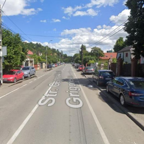 Culmea traficului la Cluj! Piste pentru bicicliști pe ambele sensuri, dar nu mai este loc pentru pietoni! Cum a putut parca un Mercedes