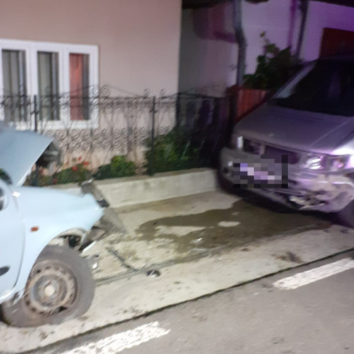 Tanăra de 25 de ani extrasa de pompieri din mașina, după un accident în Cluj- FOTO