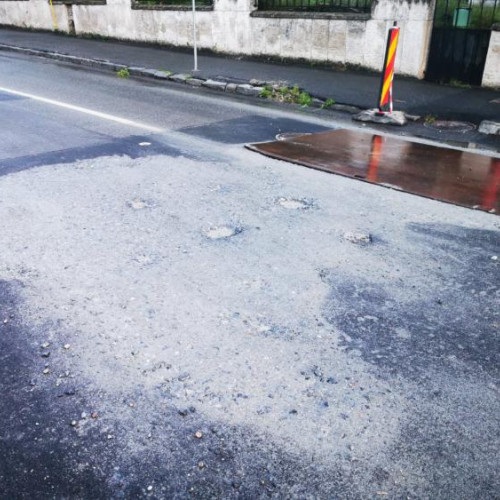 Groapa umplută pe strada din Cluj cu soluție de cinci stele