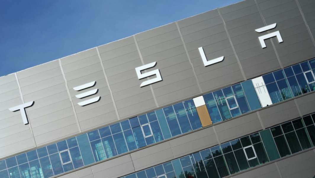 Tesla va opri producţia la fabrica sa din Germania pentru cinci zile. Ce motive invocă