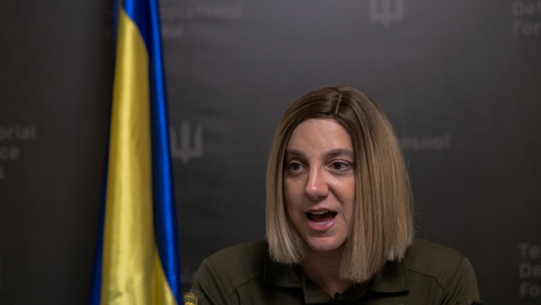 O americanca transgender, cautata pe lista de criminali de Rusia, a ajuns pe frontul Ucrainei