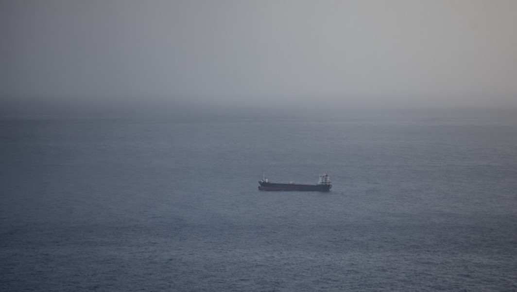 Două nave de marfă au luat foc după atacuri în largul coastelor Aden, Yemen