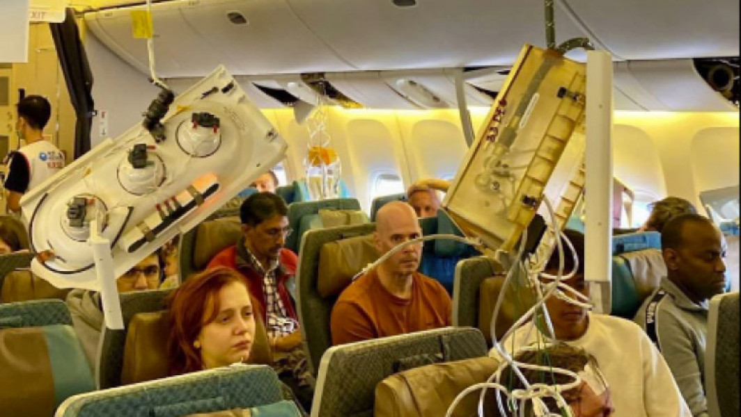 Singapore Airlines va despăgubi pasagerii răniți în timpul zborului afectat de turbulențe