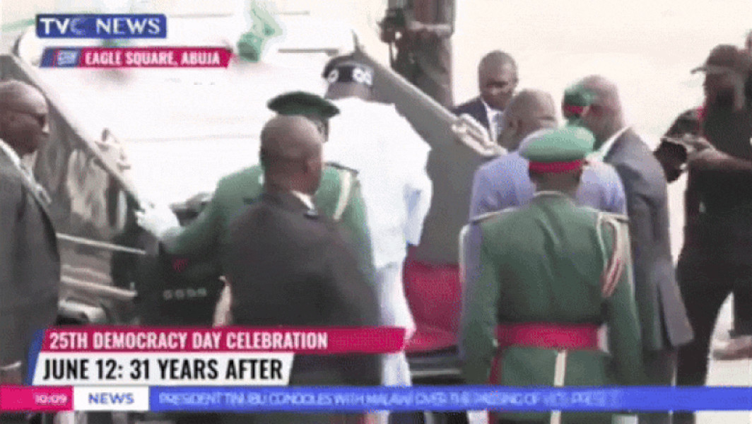 Președintele Nigeriei, Bola Tinubu, a căzut în timpul unei ceremonii oficiale