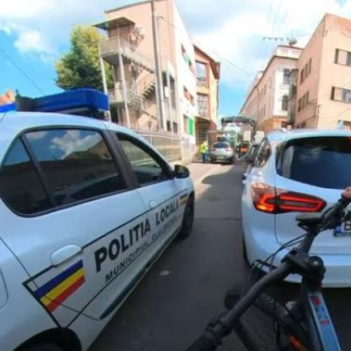 Părinte certat cu polițiștii locali la ridicarea mașinii parcate ilegal