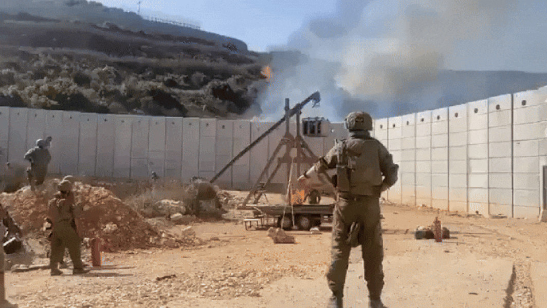 Imagini neobișnuite cu armata israeliană folosind metode medievale