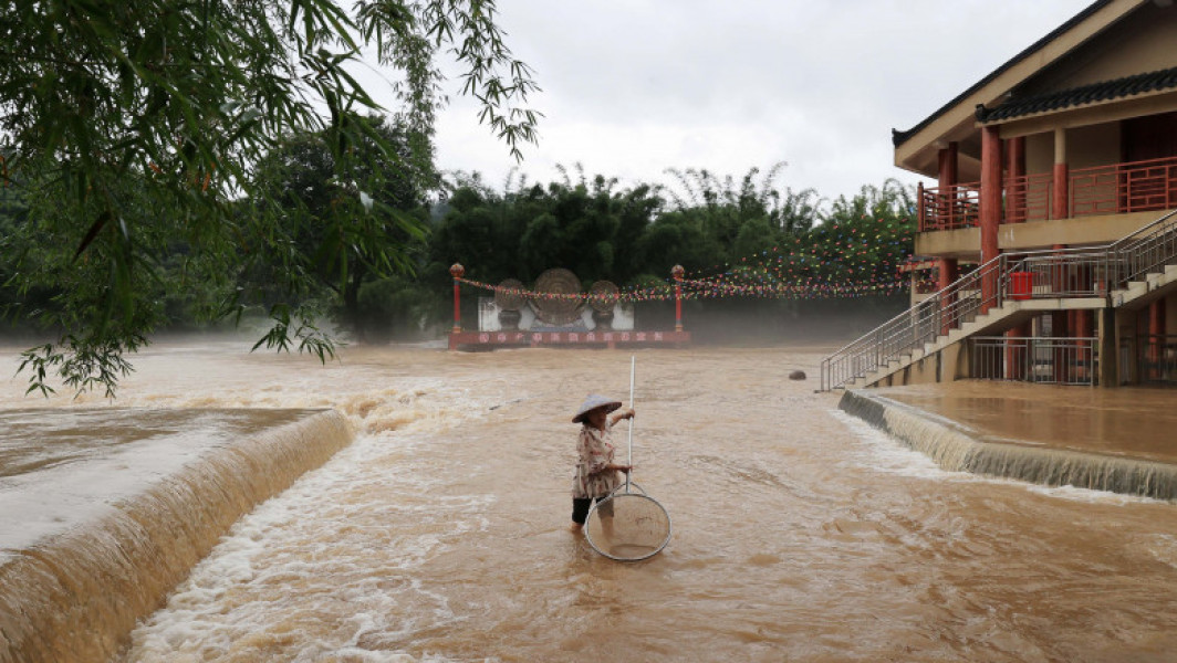 Avertizări de Caniculă și Inundații în China