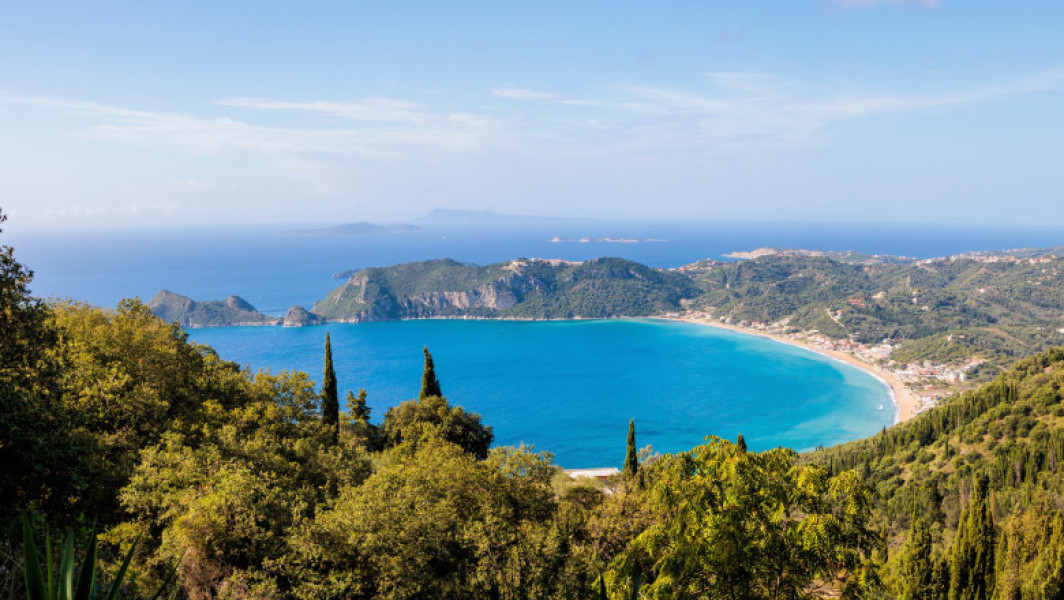 Un turist american de 55 de ani găsit mort pe insula Corfu