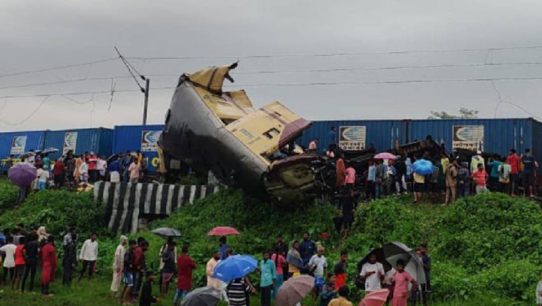 Accident feroviar în Bengalul de Vest: Cel puțin 13 morți și zeci de răniți
