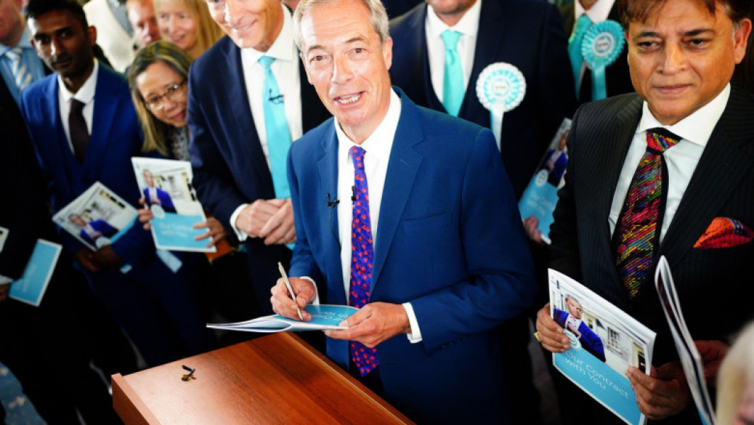 Nigel Farage își prezintă planurile politice într-un "contract" electoral cu alegătorii