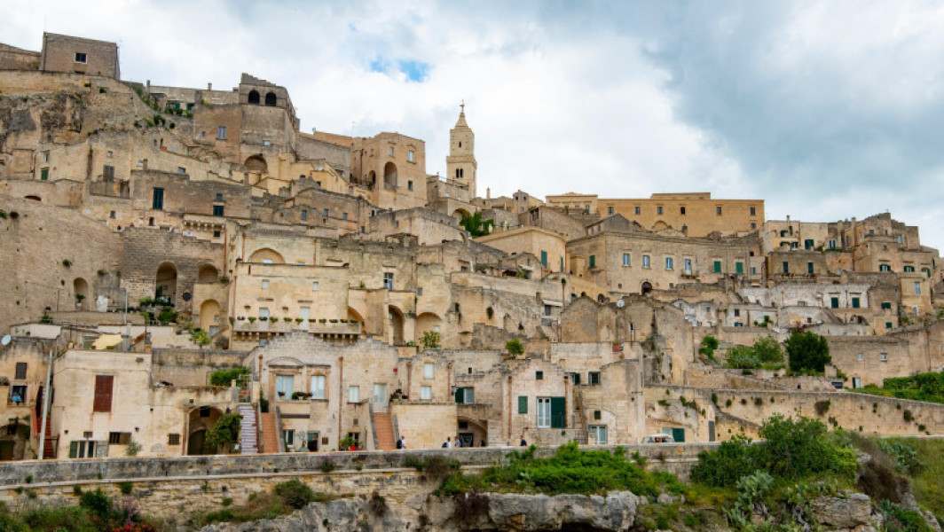 Un grup de parkour distruge o clădire istorică în Matera, Italia