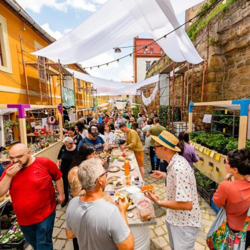 Masa Bunei Vecinatati pe Strada Potaissa in Cluj-Napoca