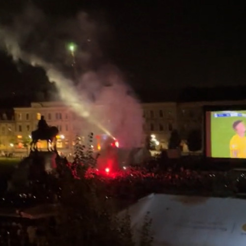 Ultrasi agitati au perturbat meciul Romania-Belgia in Piata Unirii din Cluj