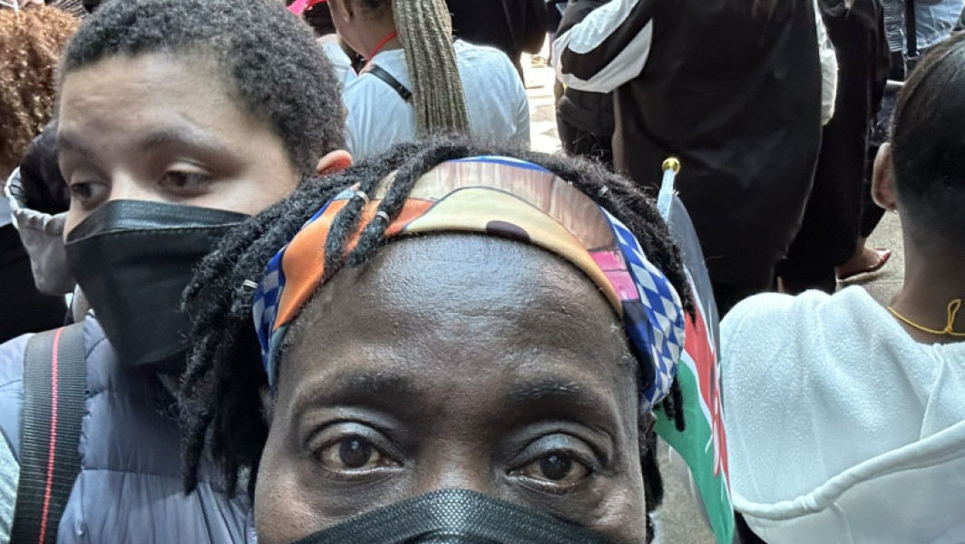 Auma Obama, sora vitregă a fostului președinte Barack Obama, afectată de gaze lacrimogene în Nairobi