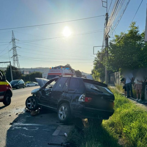 Accident rutier în Cluj-Napoca: șofer beat, mașină avariată și un bărbat rănit