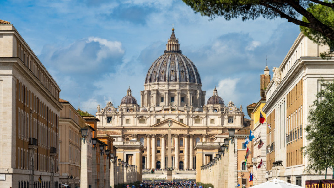 Vaticanul interzice tatuajele vizibile și piercingurile angajaților de la Bazilica Sfântul Petru