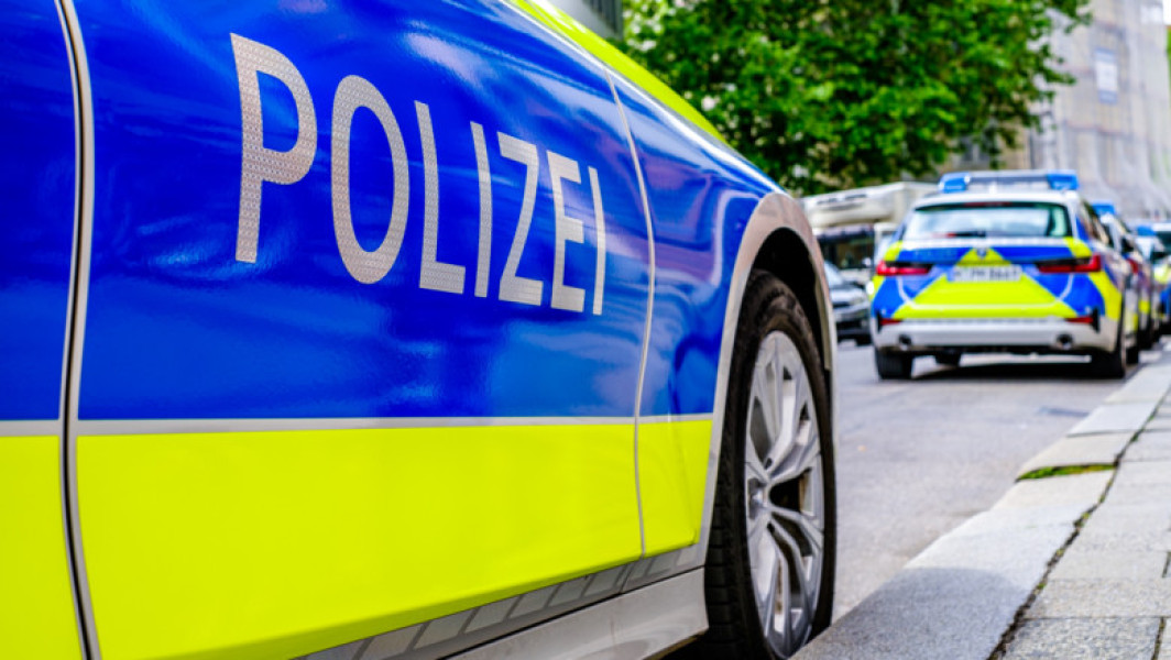 Ofițer de poliție german concediat pentru furt de brânză cheddar dintr-un camion răsturnat