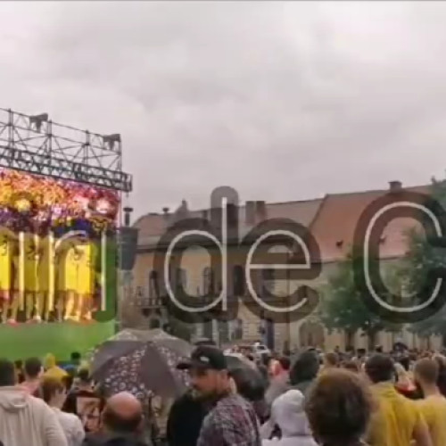 Mii de clujeni au cantat imnul national in Piata Unirii, Cluj-Napoca